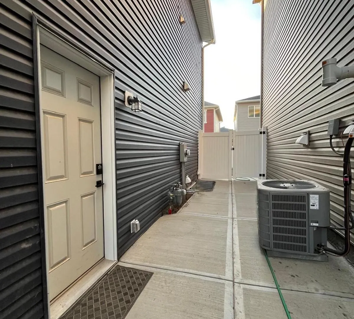 Arriva Homestay Calgary Apartment